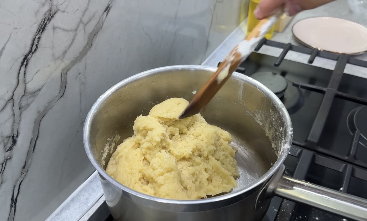 Такі еклери в магазині не купите: рецепт, який вийде з першого разу