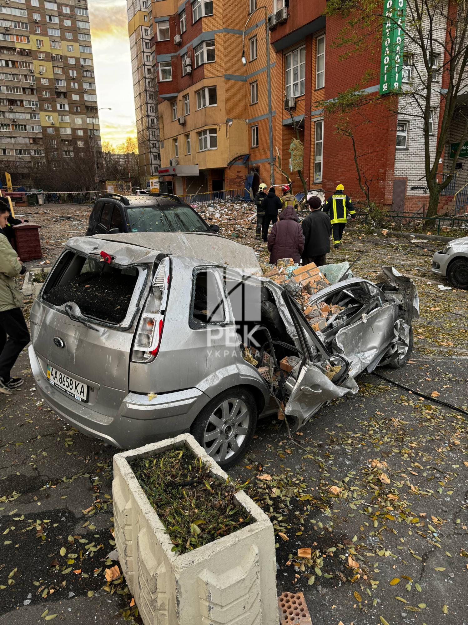 Горели многоэтажки почти во всех районах: репортаж РБК-Украина из Киева после атаки