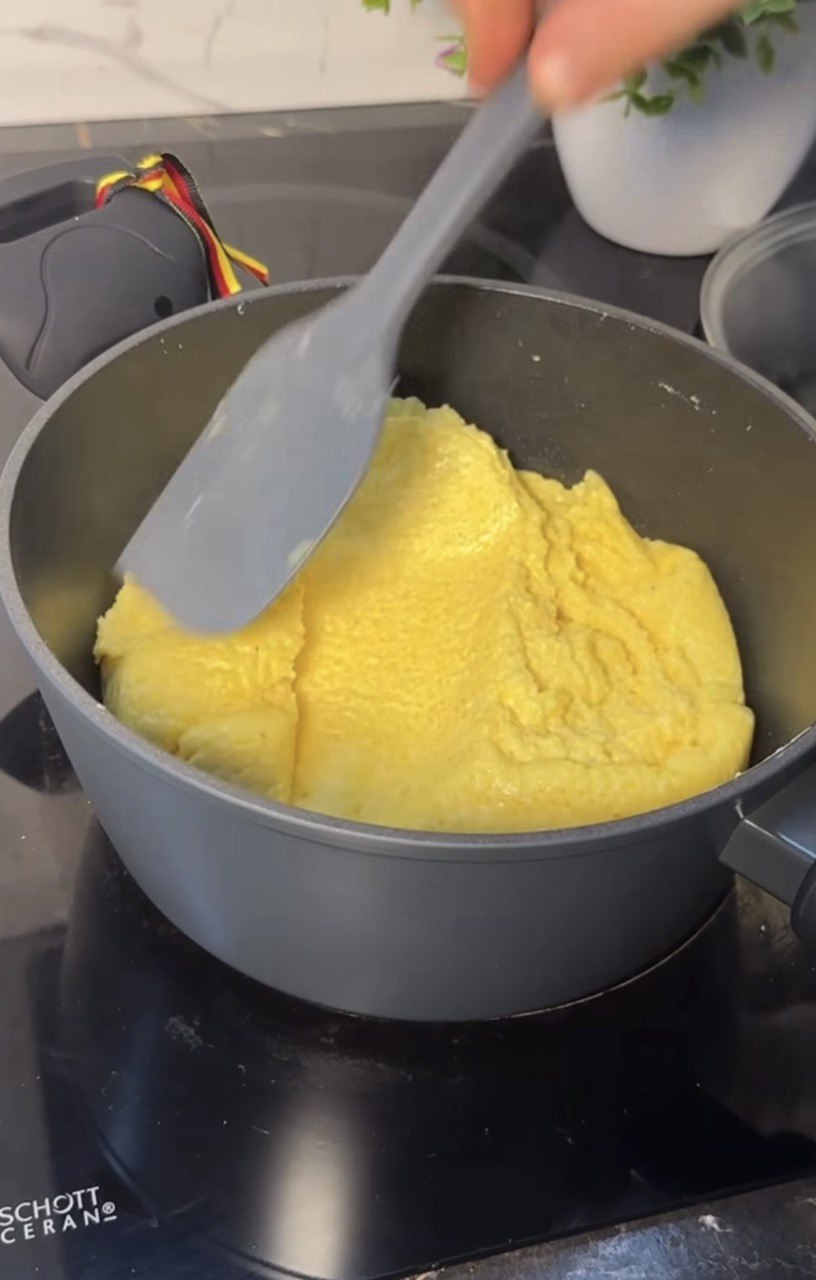 Справжній гуцульський банош з грибами та шкварками: легко приготувати вдома