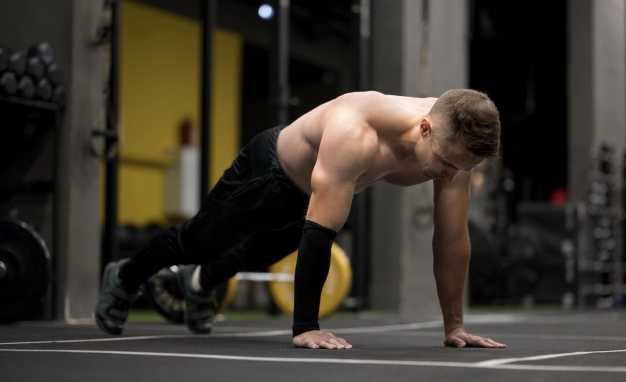 10 ефективних вправ без обладнання, які можна виконувати будь-де