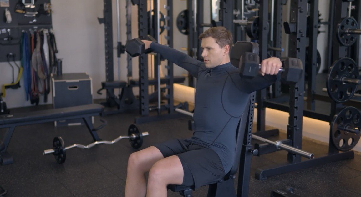 Ці вправи швидко зроблять ваші плечі та руки сильнішими