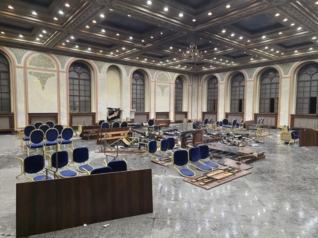 В Черновцах подожгли одну из самых известных в мире синагог (фото)