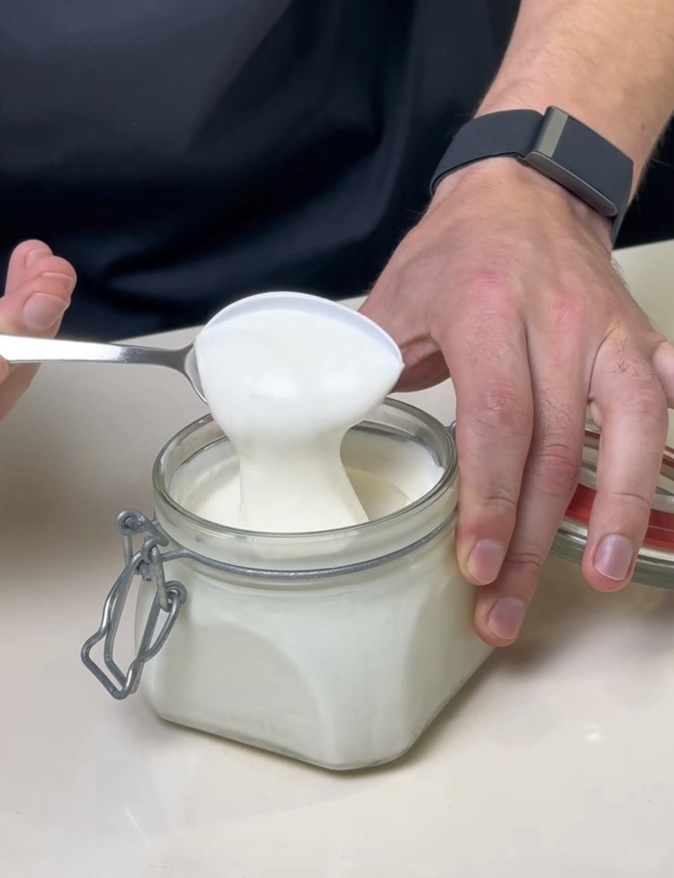 Забудьте про магазинну сметану: легкий спосіб приготування вдома