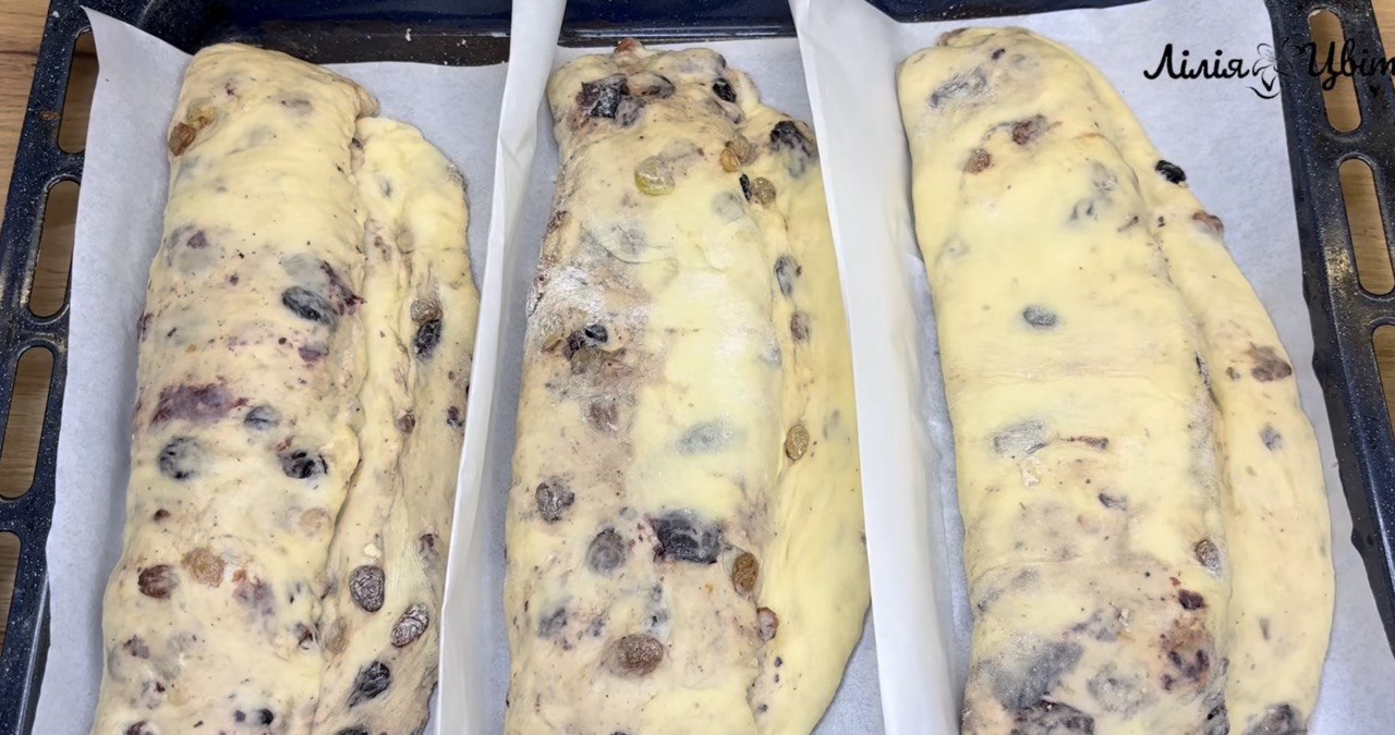 Різдвяний штолен з трьома начинками: рецепт святкової випічки