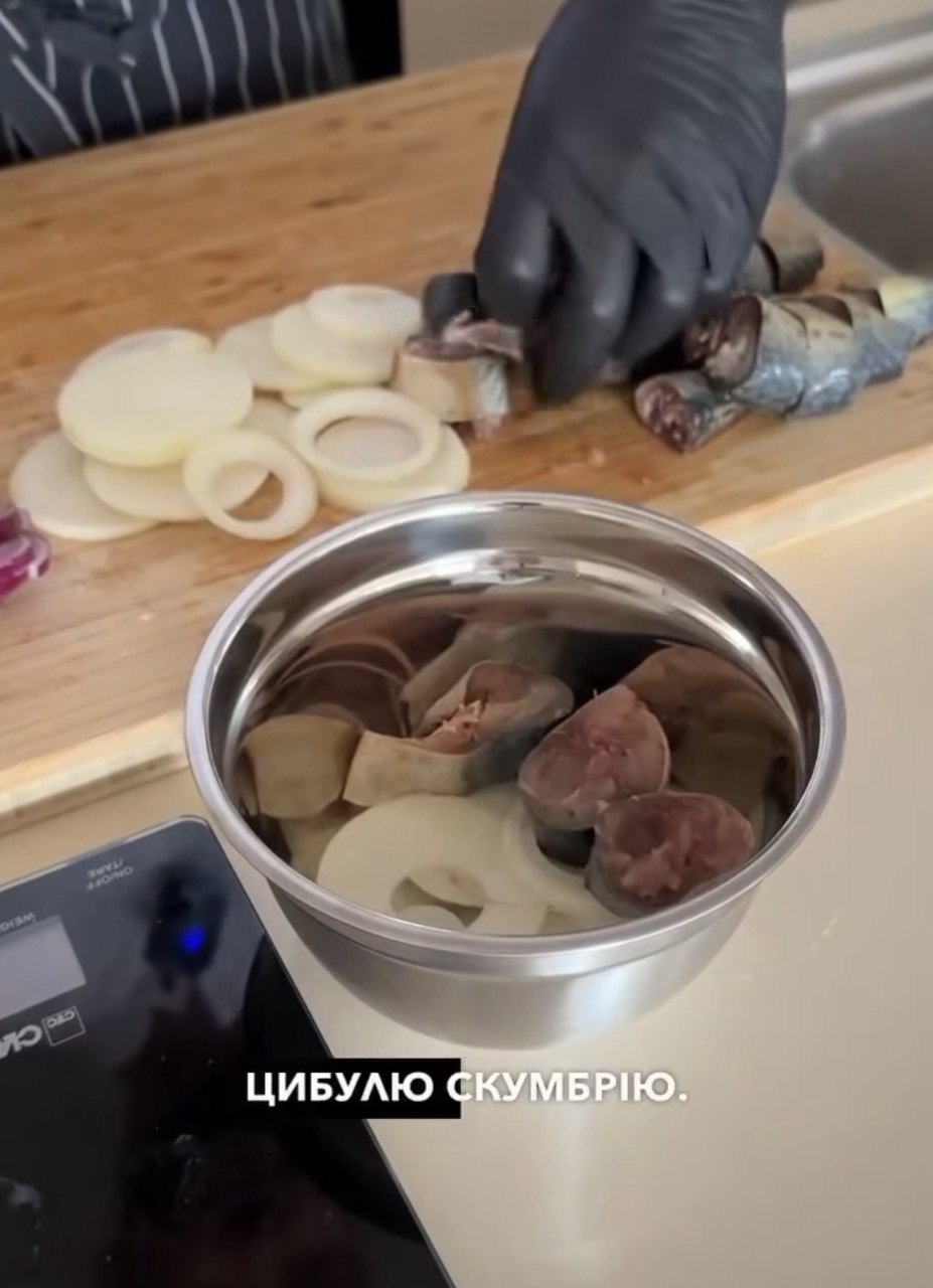 Найкращий спосіб маринування скумбрії від шеф-кухаря: легко та дуже смачно