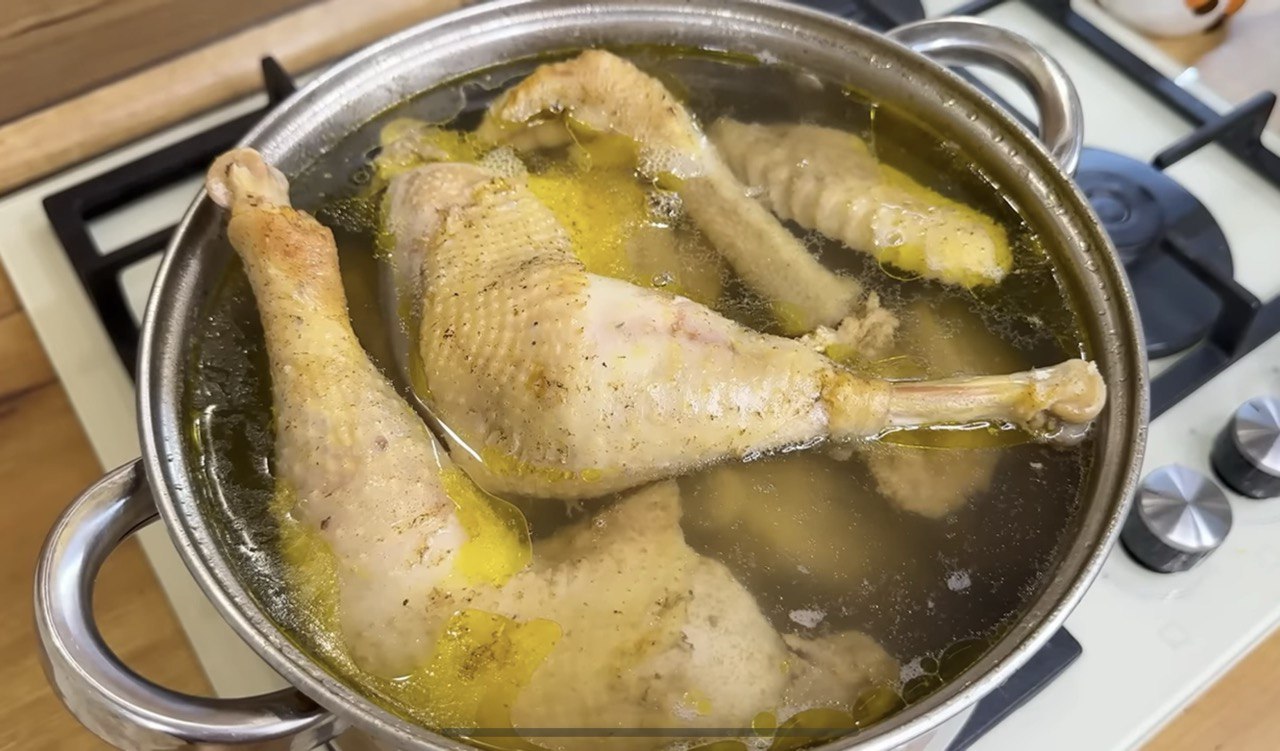 Домашній прозорий холодець, який вийде у кожного: покроковий рецепт