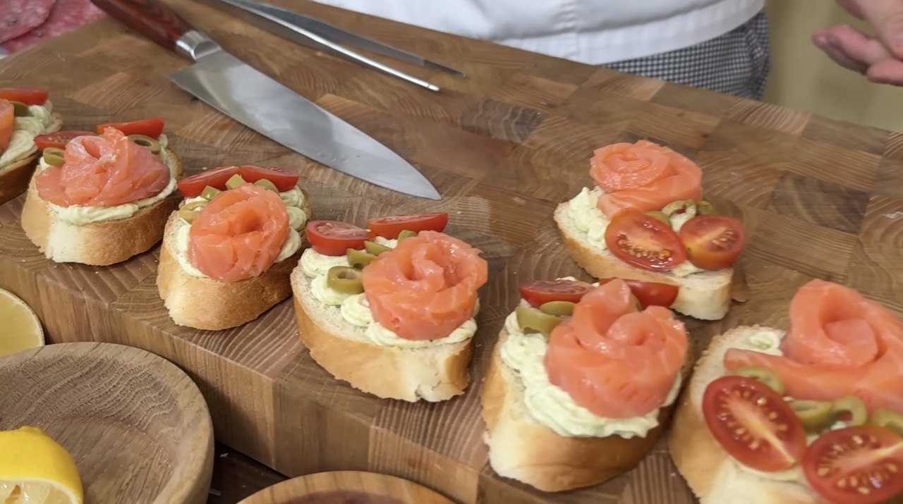 Три варианта брускетов, которые станут хитом вашего застолья: праздничные рецепты