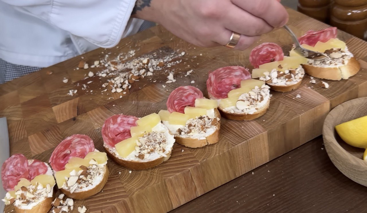 Три варианта брускетов, которые станут хитом вашего застолья: праздничные рецепты