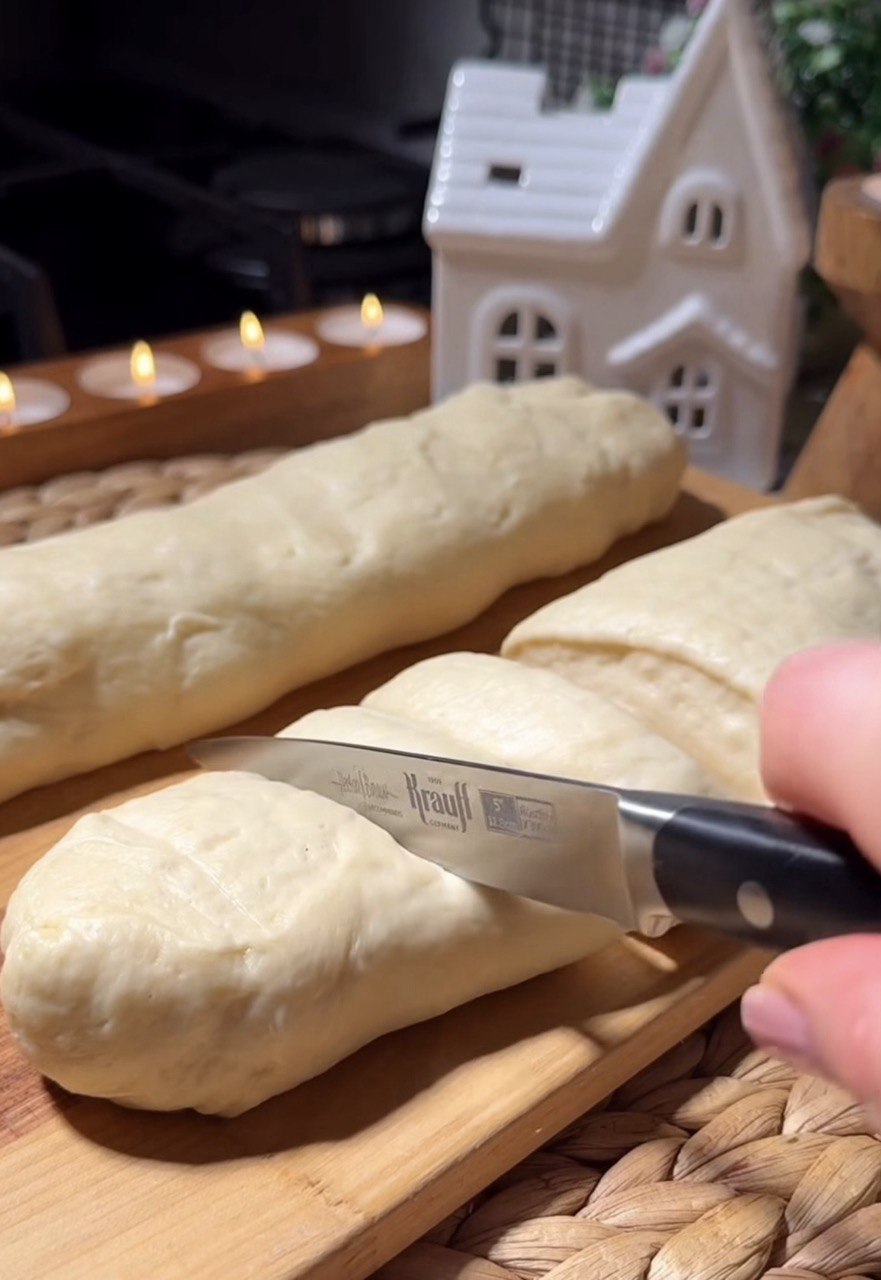 М'які пісні пончики з маком і вишнями: простий домашній рецепт