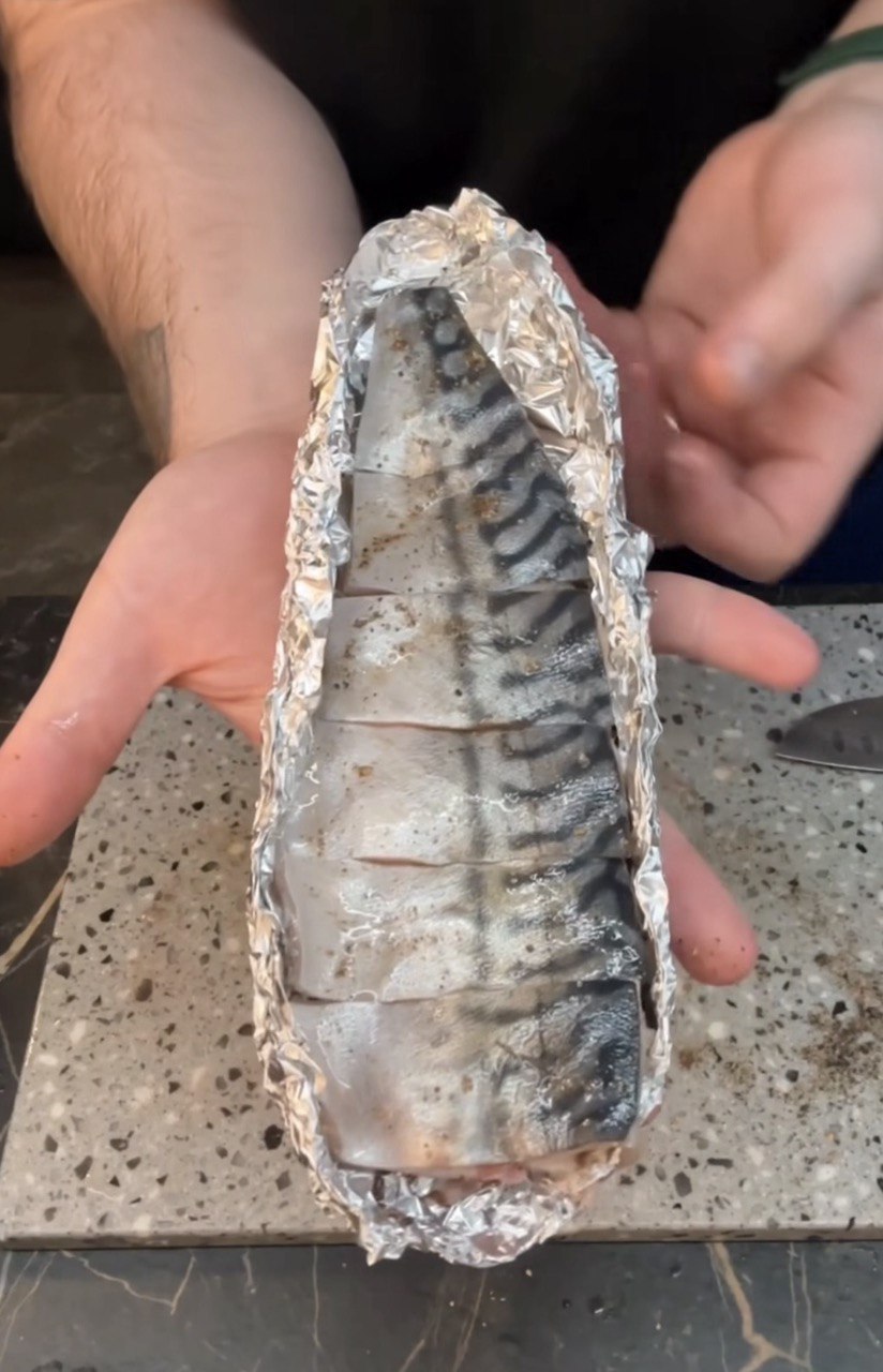 Найпростіший рецепт запеченої скумбрії: швидко і дуже смачно