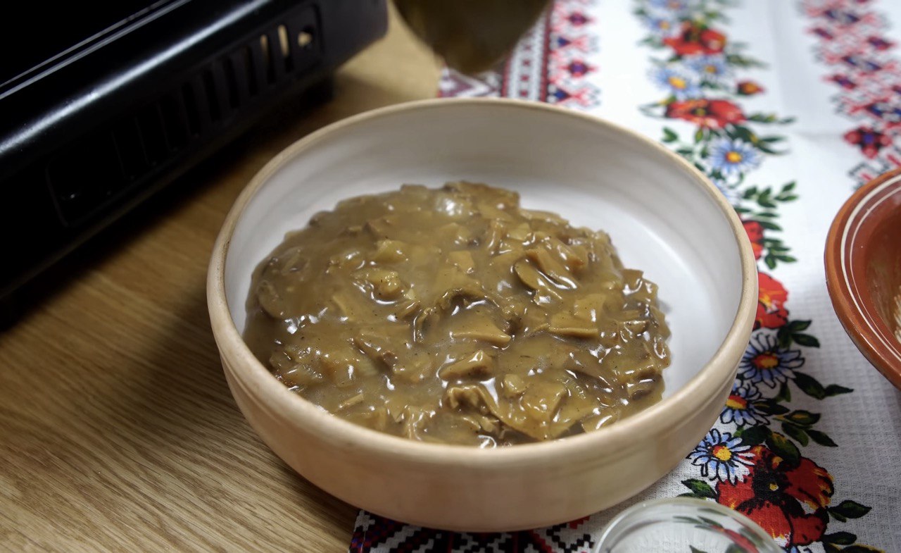 Ароматная грибная подлива из простых ингредиентов: легкий рецепт