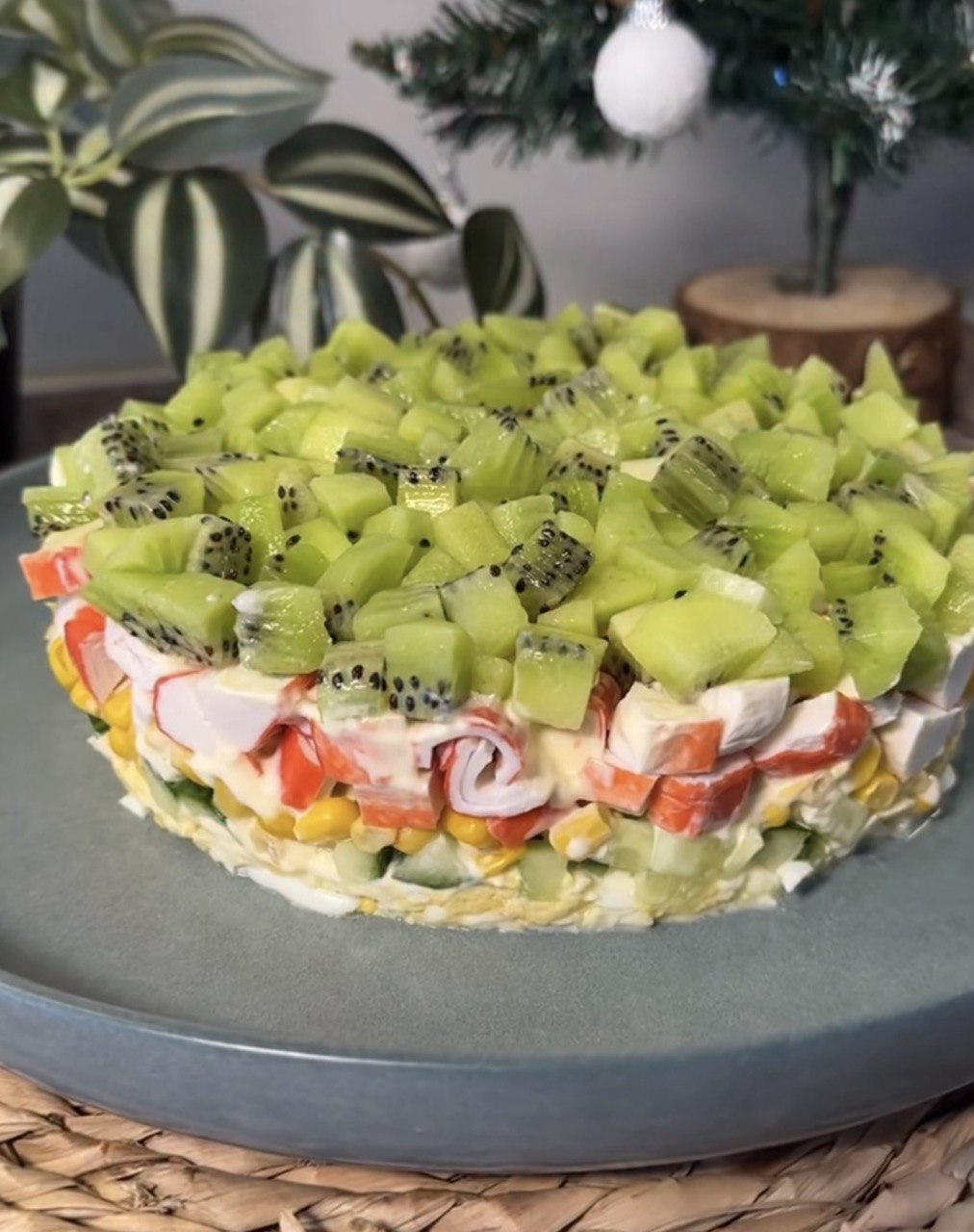Святковий салат з ківі: готується легко, а смак здивує усіх