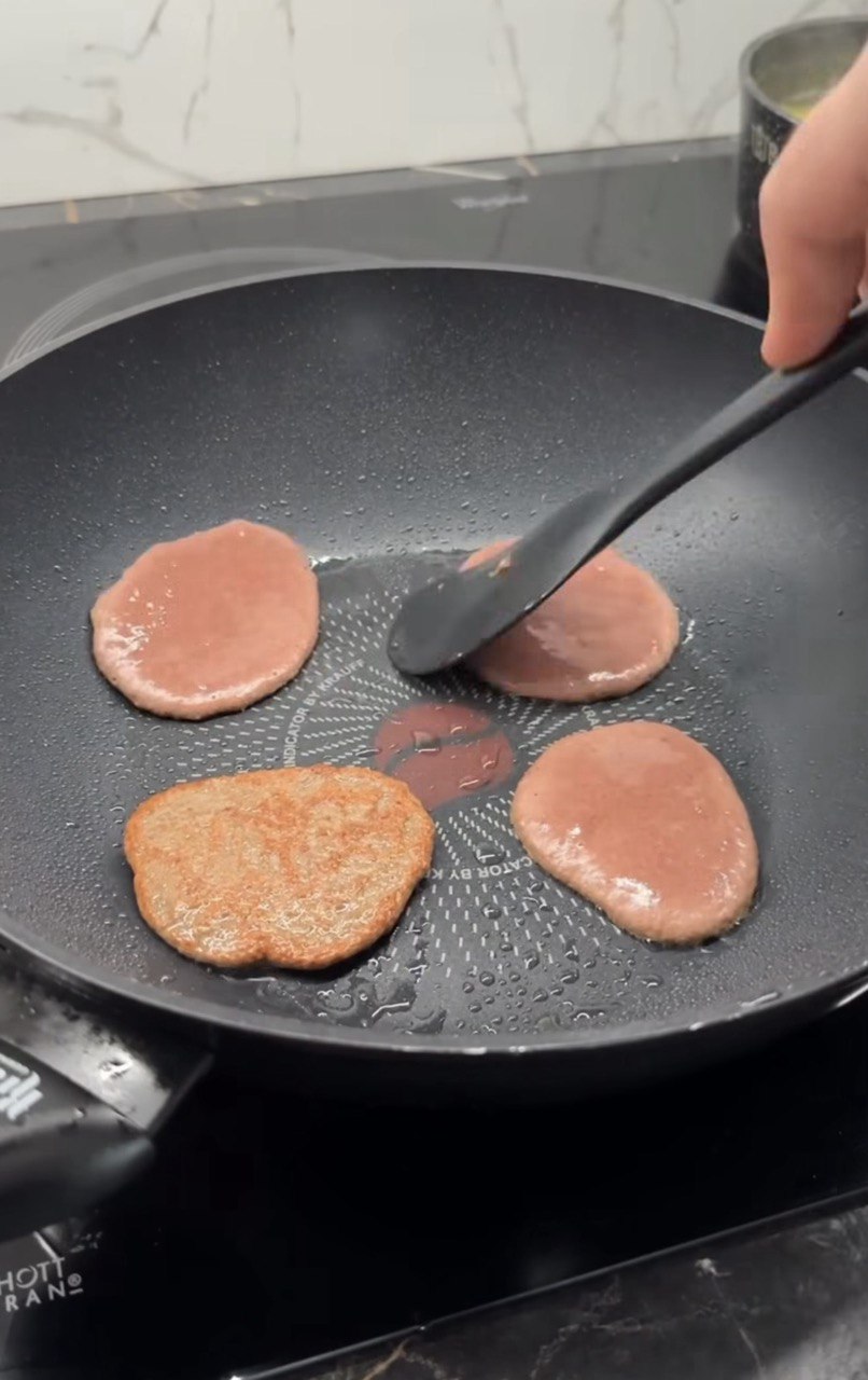 Ніжні тушкованих печінкові оладки: покроковий рецепт