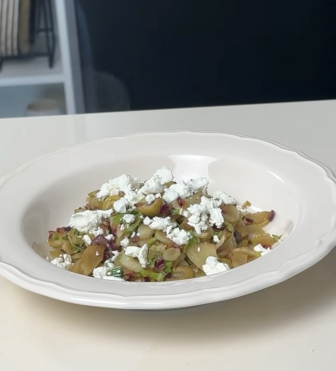 Не выбрасывайте листья из цветной капусты: шеф-повар показал, что из них сделать