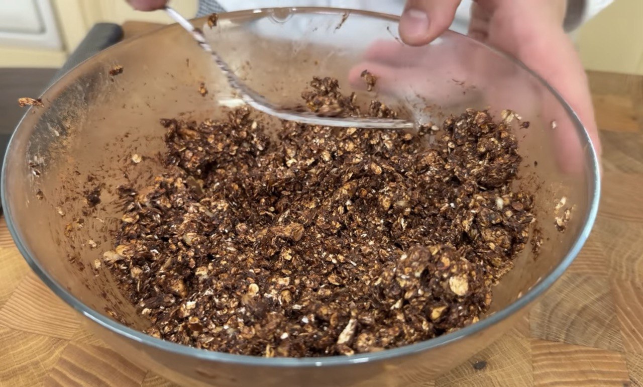 Торт без випічки, цукру та борошна: простий рецепт корисного десерту