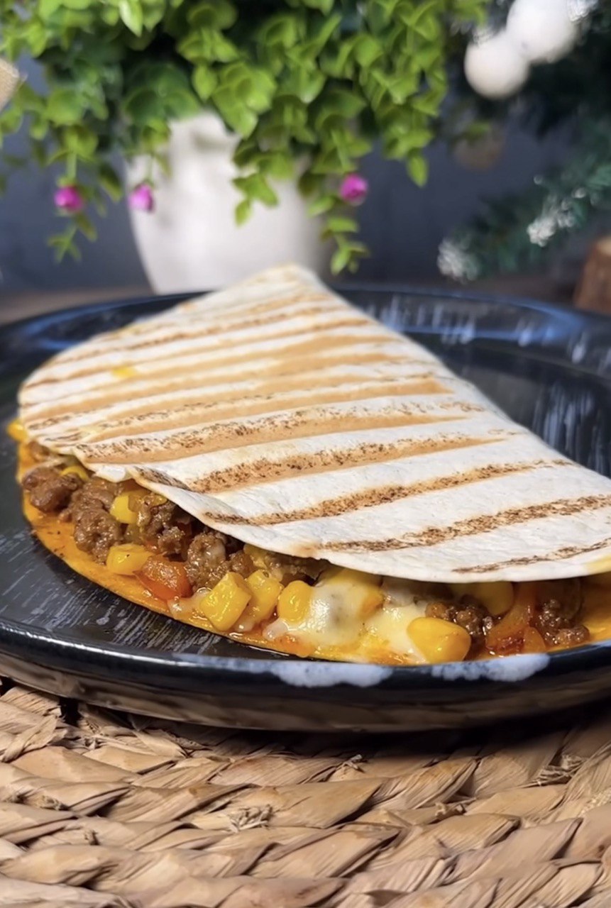 Ситно і за 25 хвилин: проста кесадилья, яку захочеться готувати знову