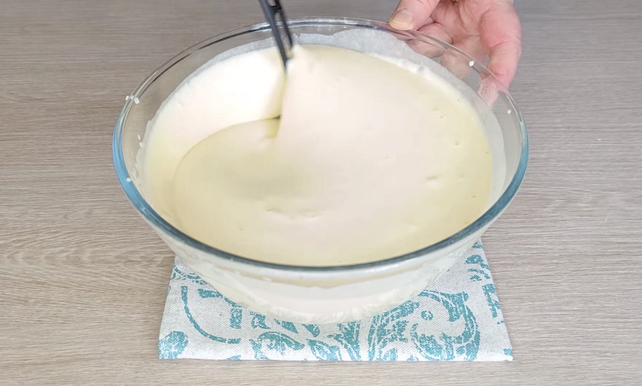 Простий секрет ніжних та ідеальних млинців: легко смажаться та не рвуться