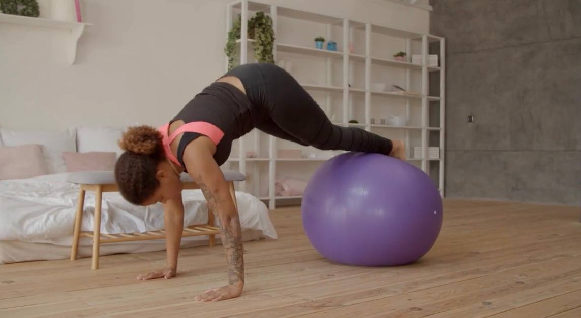 Забудьте про пілатес: 10 вправ, які реально зміцнюють м'язи