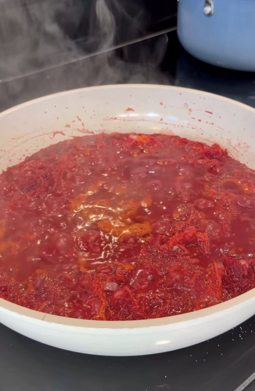 Борщ втрачає колір через цю помилку: ось як зробити його червоним і апетитним