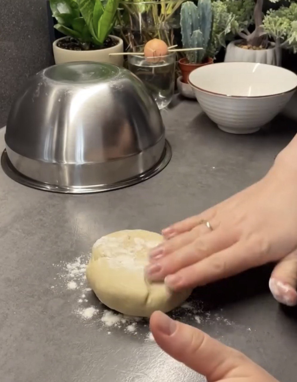 Ідеальне тісто на вареники: легке у роботі та не розварюється