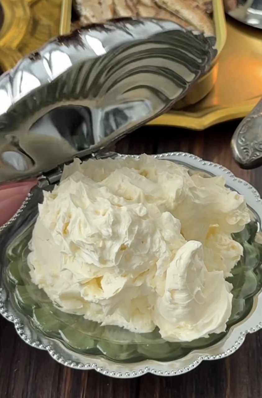 Секрет дорогих ресторанов раскрыт: взбитое масло дома за несколько минут