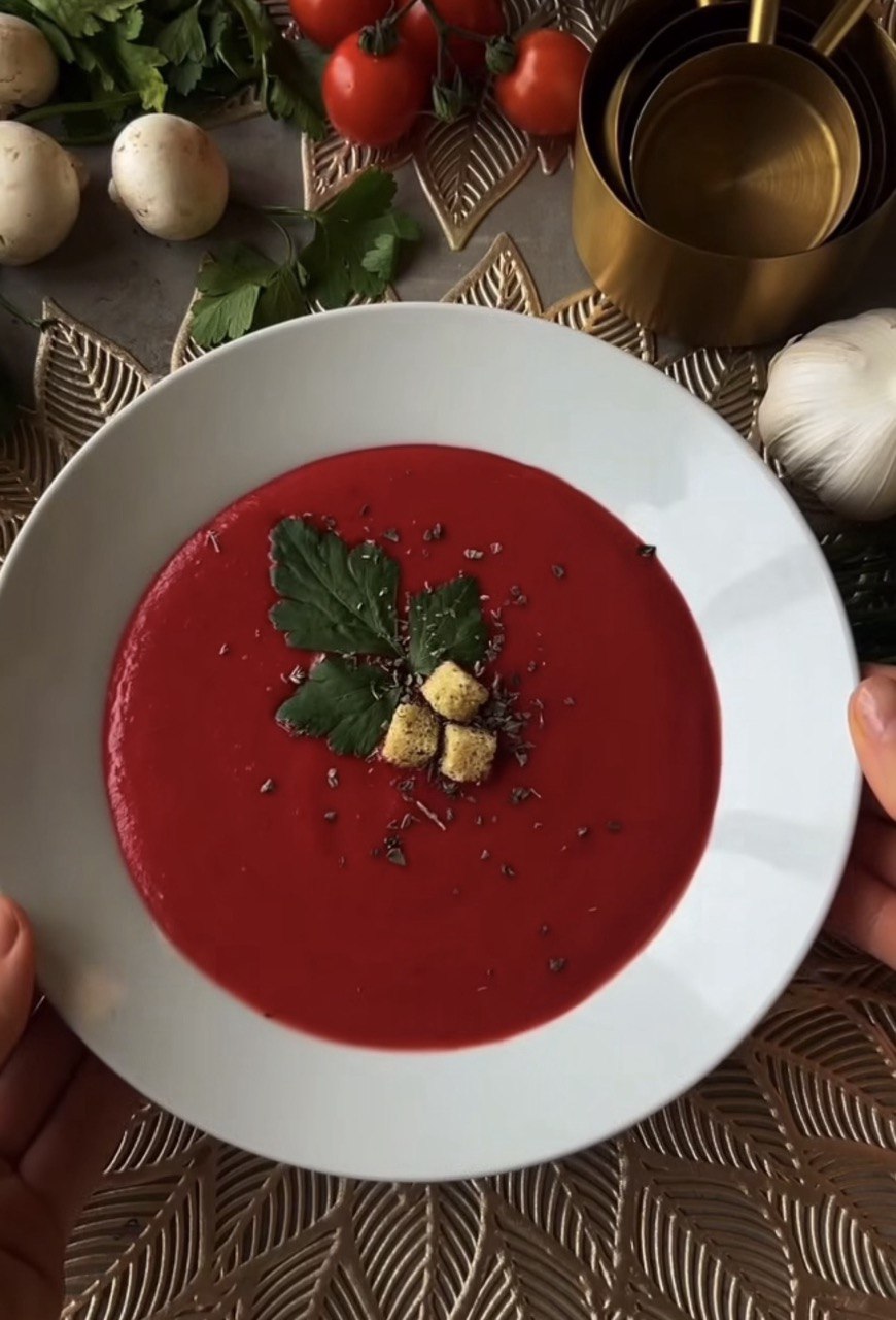 Крем-суп из этого овоща удивит своим ярким цветом: будут есть даже дети