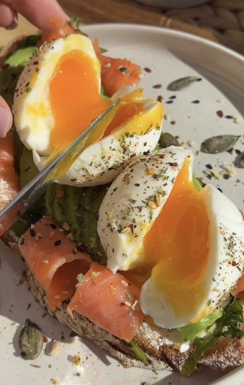 Варіть яйця тільки так: лайфхак з холодною водою за 5 хв