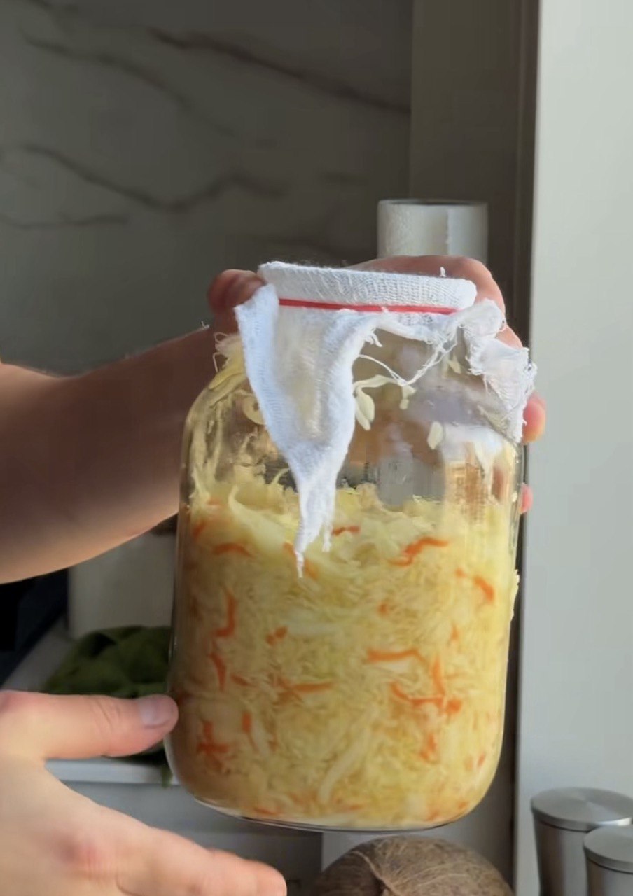 Эту квашеную капусту можно есть уже на третий день: идеально для здоровья кишечника (видео)