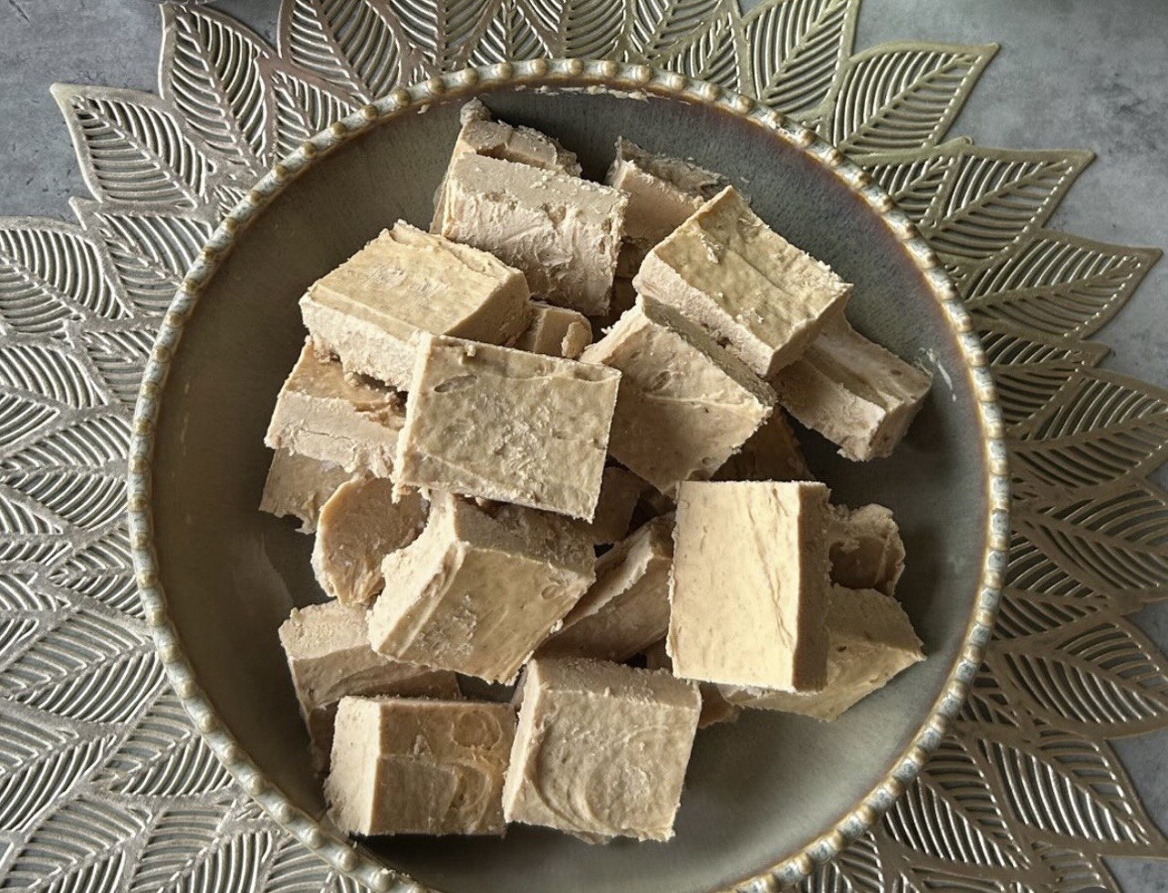 Схожі на "Снікерс", але корисніші: ці домашні цукерки "заряджають" енергією