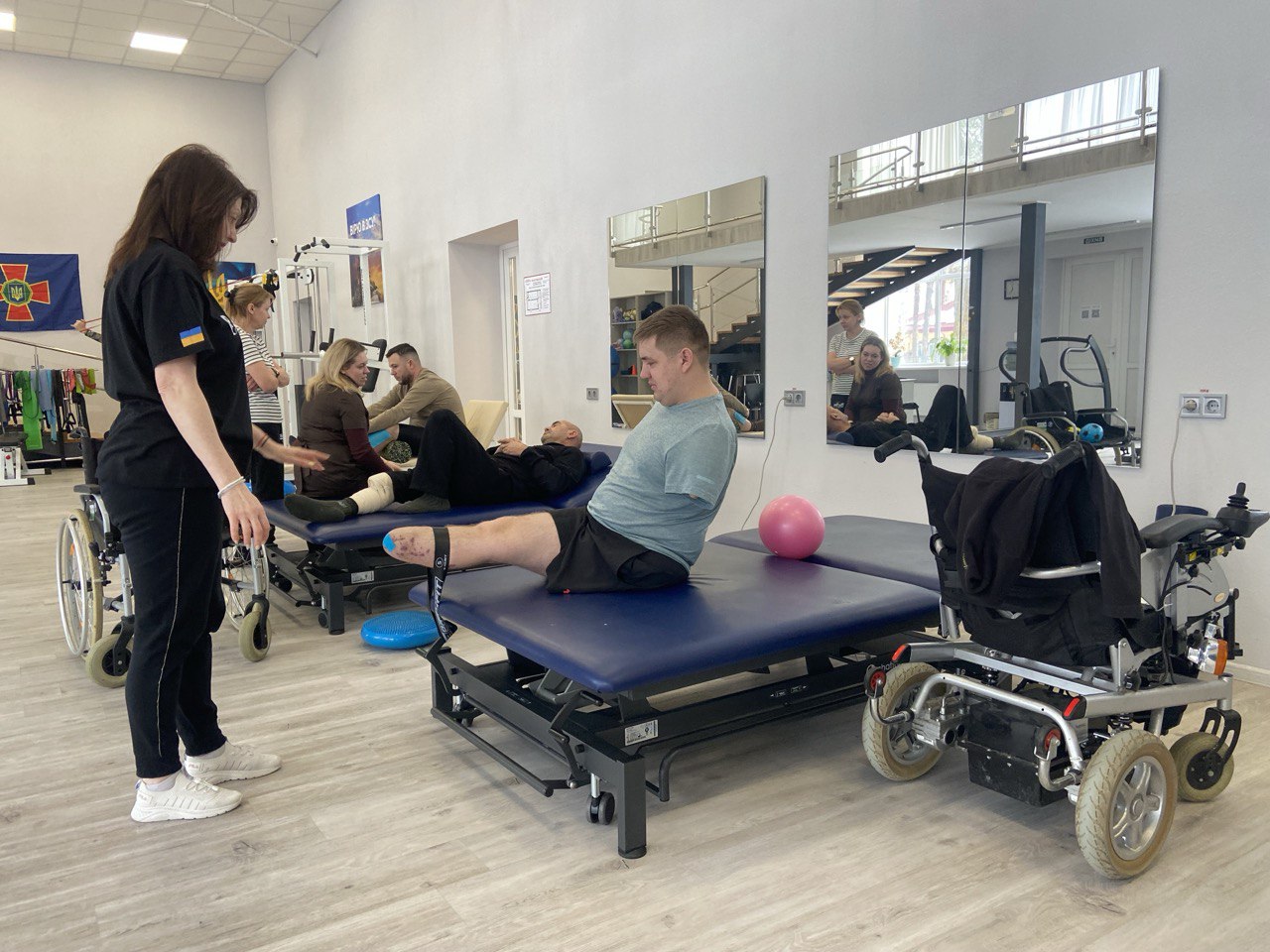 ПТСР, потеря зрения и терапия с собаками. Как защитники учатся заново жить после травм