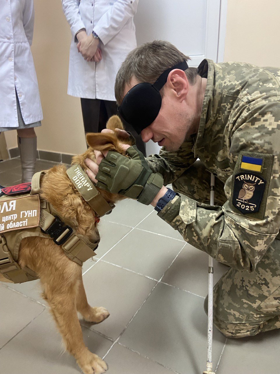 ПТСР, потеря зрения и терапия с собаками. Как защитники учатся заново жить после травм