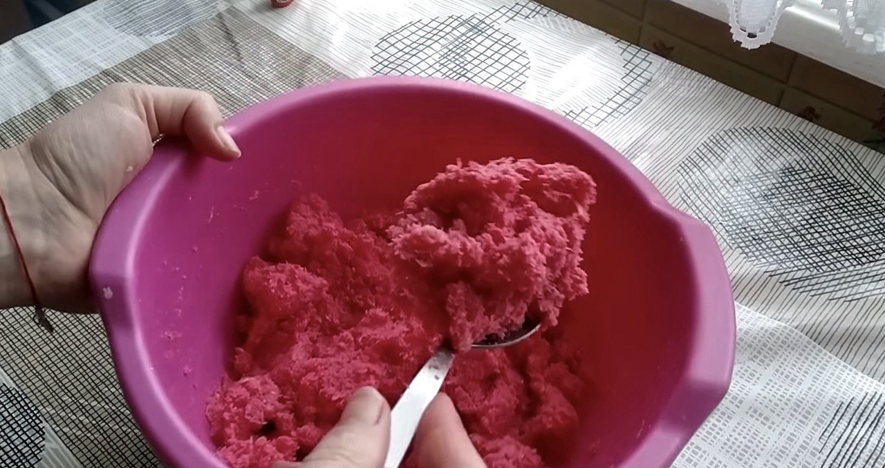 Не купуйте в магазині: цей хрін з буряком до м’яса готується кілька хвилин