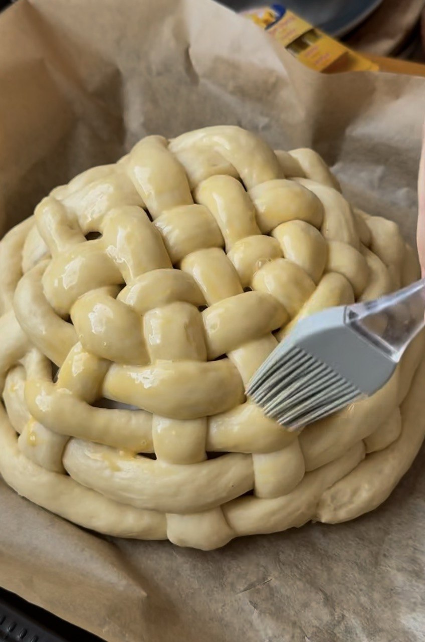 Стане зіркою святкового столу: великодній кошик з тіста, який здивує усіх