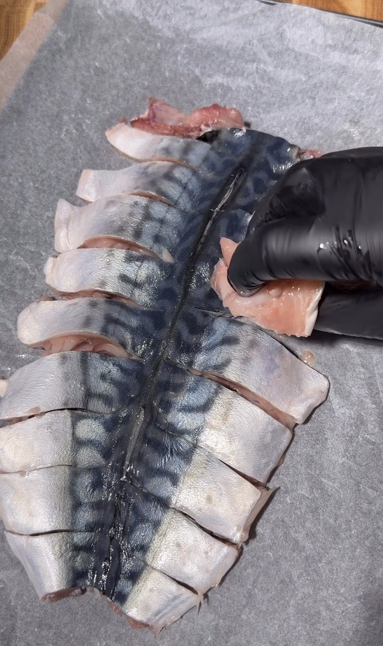 Сочная и нежная: лучший способ приготовить скумбрию на праздничный стол