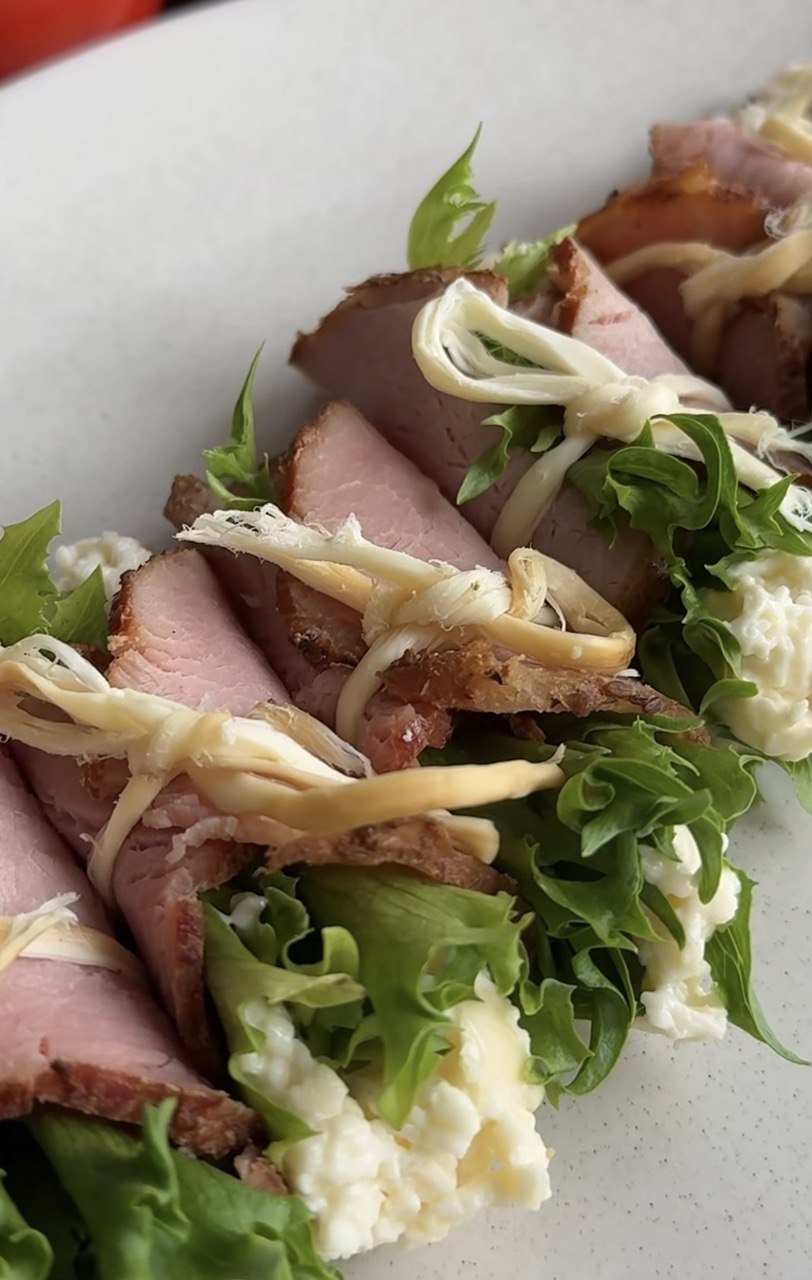 Праздничный стол без света: эти салаты и закуски спасут ситуацию