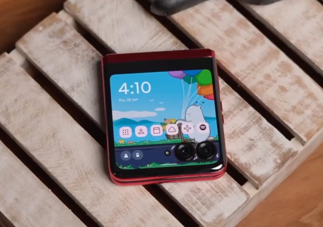 Motorola Razr Fold с батареей 6000 мАч: инсайдеры "слили" информацию о конкуренте Samsung