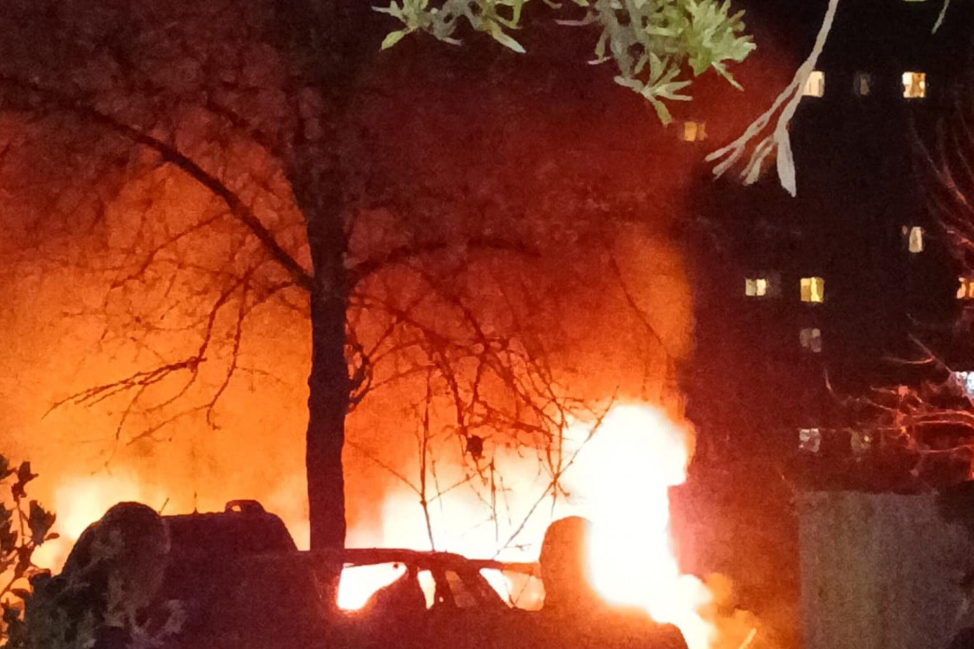 Ночная атака дронов на Сумы повредила жилые дома и больницу