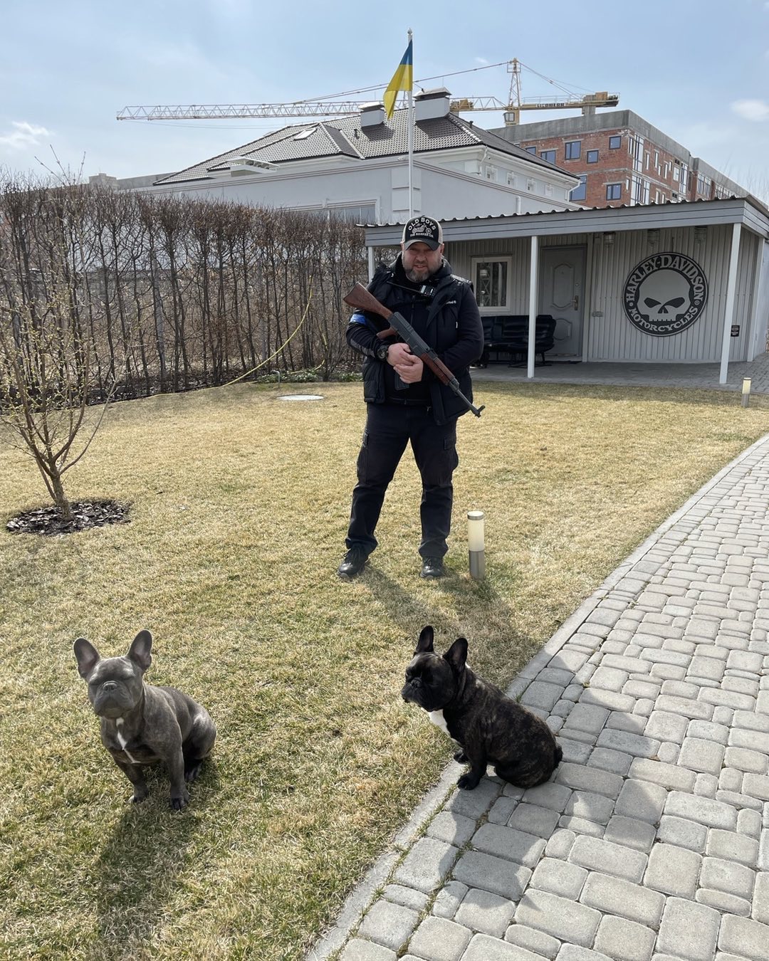 Звезды шоу-бизнеса, которые защищают Украину с оружием в руках