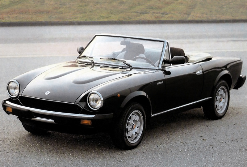 Колеса для Гуччі: які розкішні автомобілі можна побачити у фільмі "Дім Gucci"