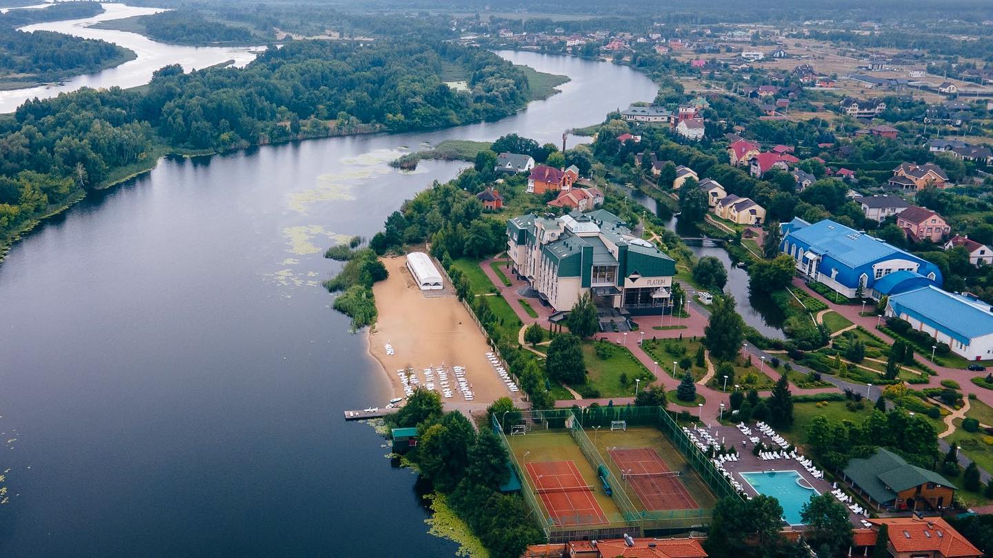 "У людей нет моря". Как работают загородные комплексы Киевщины во время войны