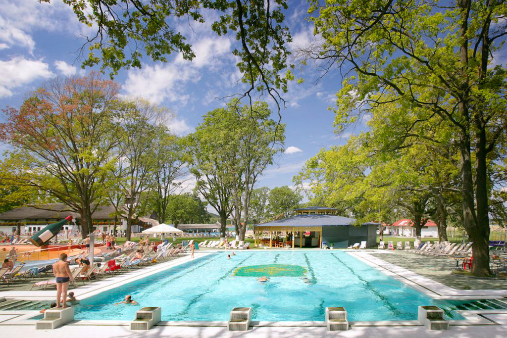 Бассейны и спа. Сколько стоит отдых на термальных водах Закарпатья осенью