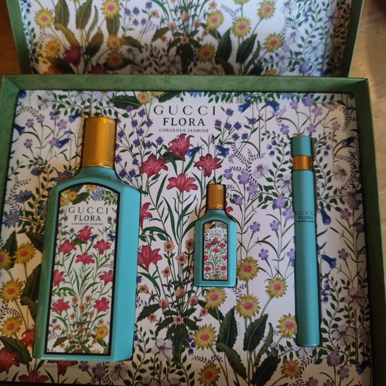 Від ніжної класики до зухвалої ніші: 10 жіночих парфумів на весну, які зведуть усіх з розуму