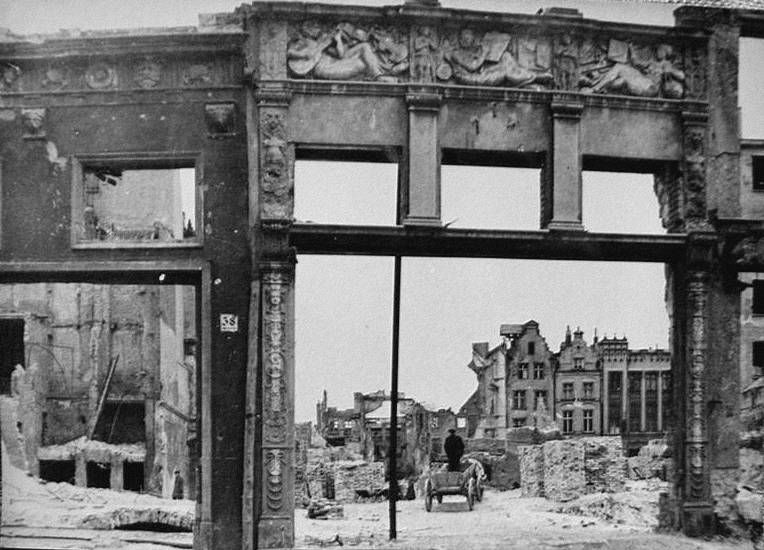 Советская армия разрушила 90% Гданьска. Как отстроили город после Второй мировой