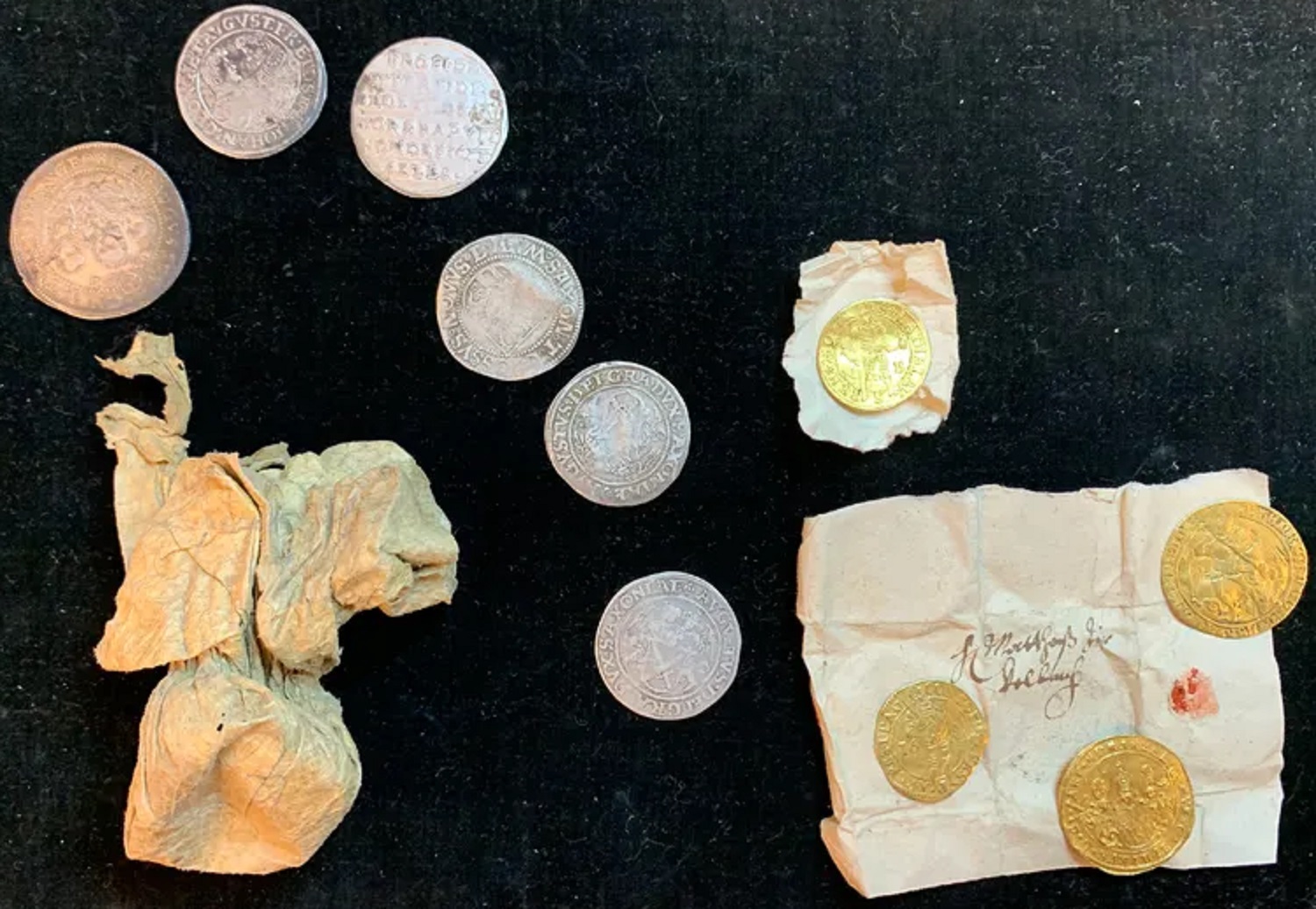 "Скарб Мартіна Лютера". У Німеччині знайшли кілька мішків монет, захованих у дуже незвичайному місці