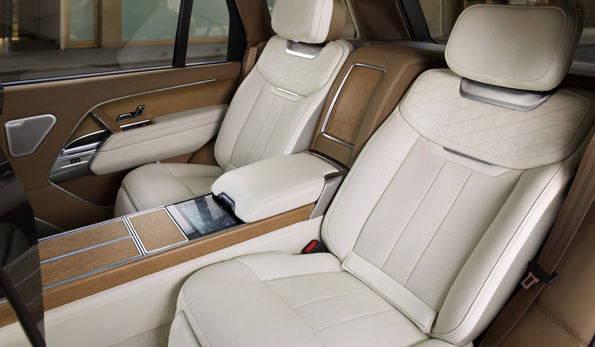 Представлено новий Range Rover: електричні двері, топовий мотор BMW та ціна від 4 млн гривень