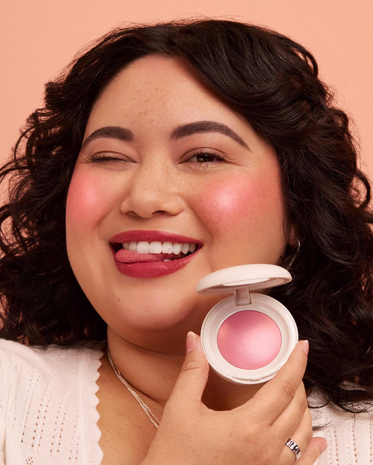 Cелена Гомес представила новий косметичний продукт у своїй лінійці (фото, відео)