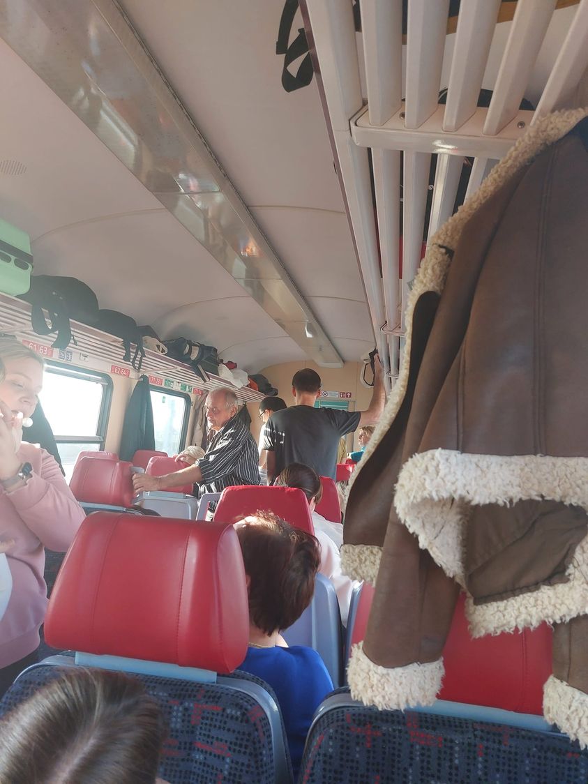 Немає розеток та проблеми з туалетом. Які враження пасажирів від нового поїзда до Варшави