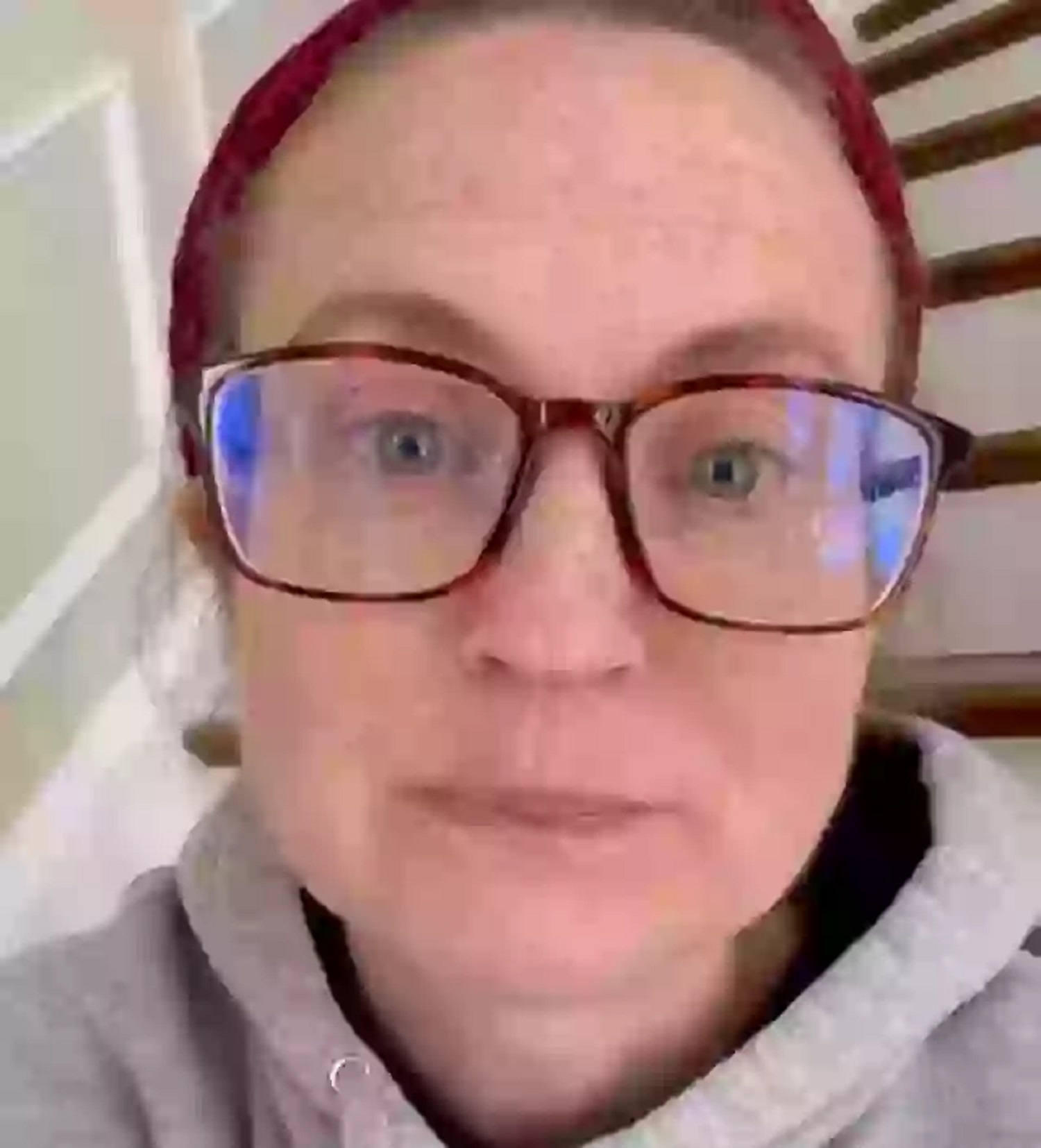 Цей рух називають "останнім дотиком": медсестра описала, що роблять люди за мить до смерті