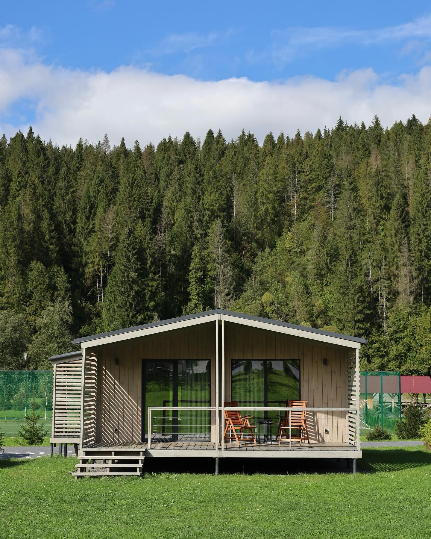 Весняні вихідні в Карпатах: топ будинків і котеджів, де можна відпочити на природі