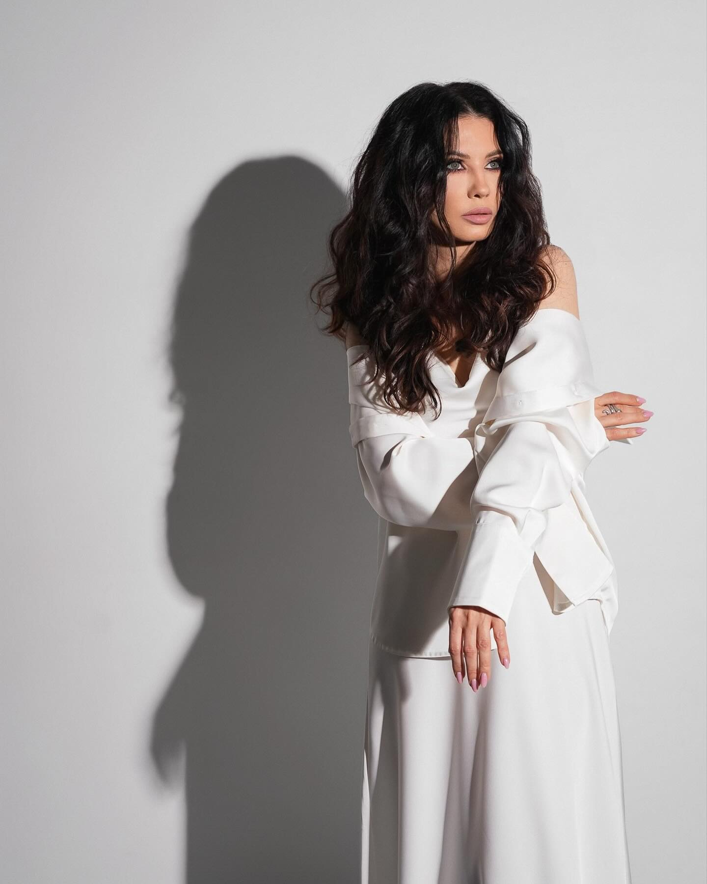 "Вічно юна" українська співачка зачарувала грацією в особливій фотосесії